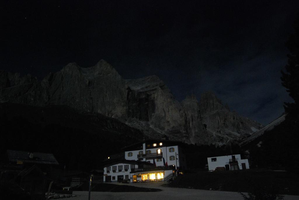 Rifugio Gardeccia Hutte Hotel Pozza di Fassa Kültér fotó