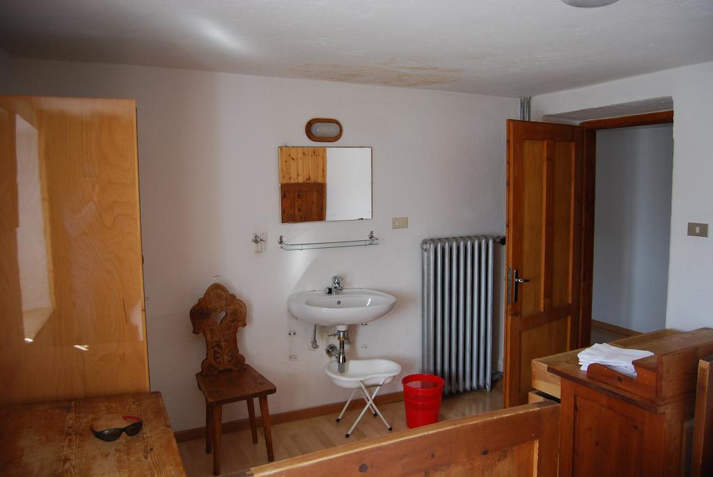 Rifugio Gardeccia Hutte Hotel Pozza di Fassa Szoba fotó